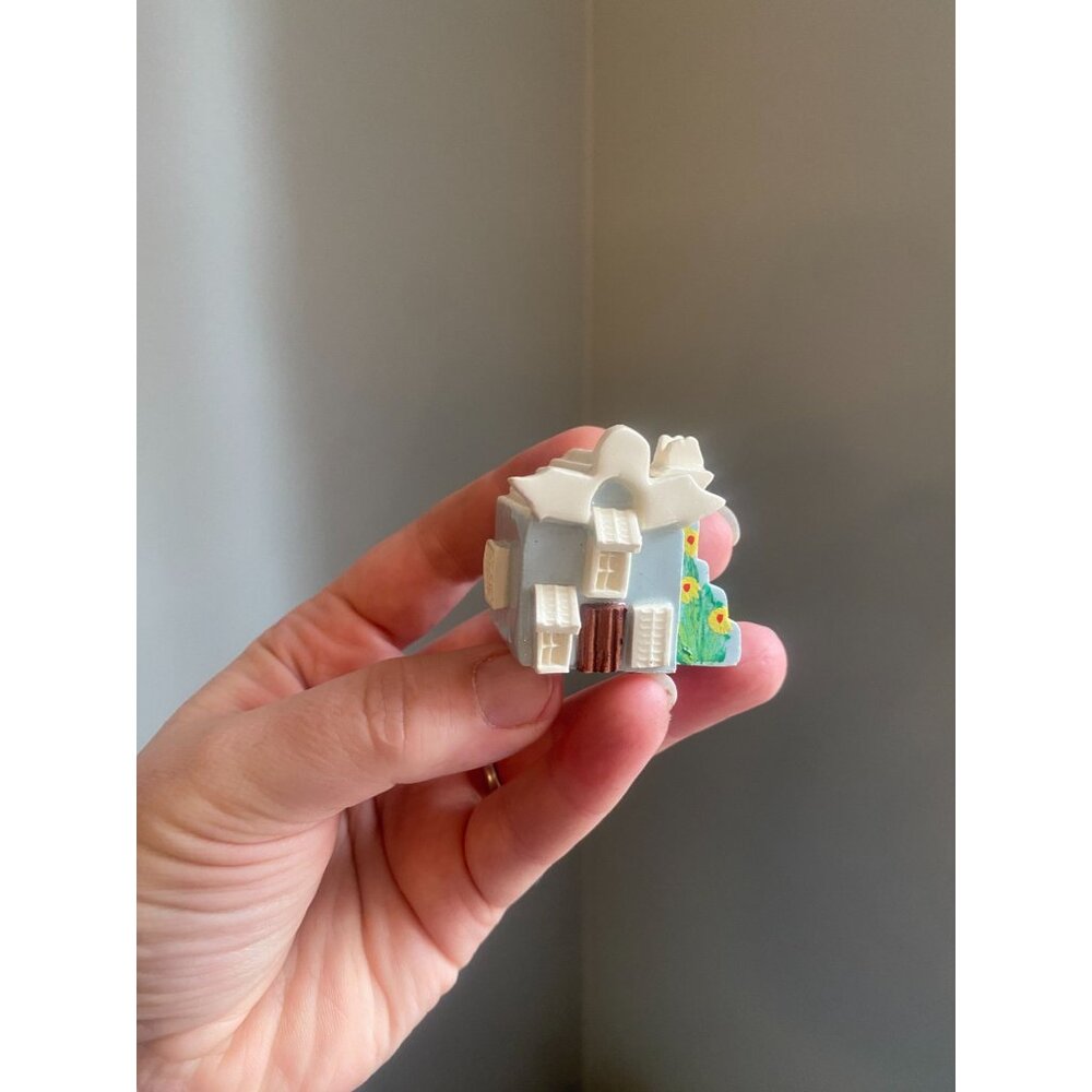 Handmade Bermuda Souvenir Miniature House  Bermudas Heritage Collection By Potlu